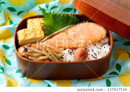 自製鮭魚便當 自製鮭魚便當 137917534