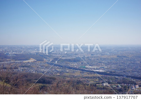 從神奈川縣伊勢原市聖峰山頂眺望的景色。 從神奈川縣伊勢原市聖峰山頂眺望的景色。 137917707
