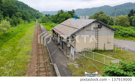 Yubari Line, former Shikanotani Station, tracks and platform 137919000