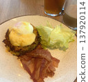 Poached egg with bacon and potato pancakes 137920114