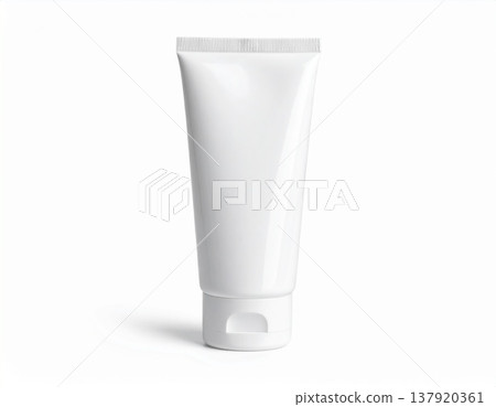 管狀容器模型樣本：牙膏、化妝品、洗面乳，白色背景 137920361