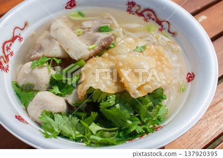 亞洲節上供應的越南河粉 137920395