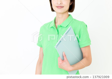 中年女性認證護理員 中年女性認證護理員 137921009