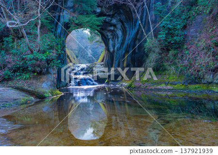 (Chiba Prefecture) Kameiwa Cave / Deep Groove Waterfall Heart-shaped glow (Chiba Prefecture) Kameiwa Cave / Deep Groove Waterfall Heart-shaped glow 137921939