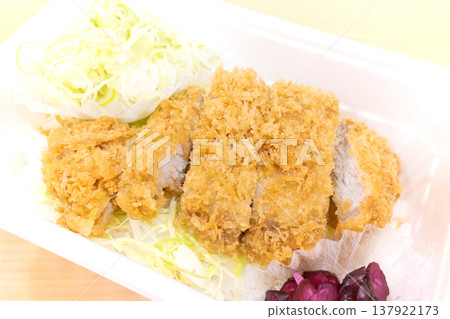美味蔥油條豬排飯便當 137922173