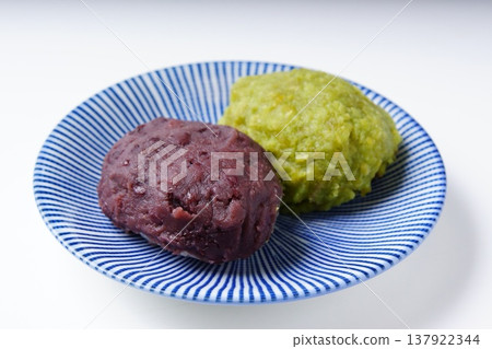 萩餅(甜豆沙餡年糕)、毛豆餅(毛豆餡年糕) 萩餅(甜豆沙餡年糕)、毛豆餅(毛豆餡年糕) 137922344