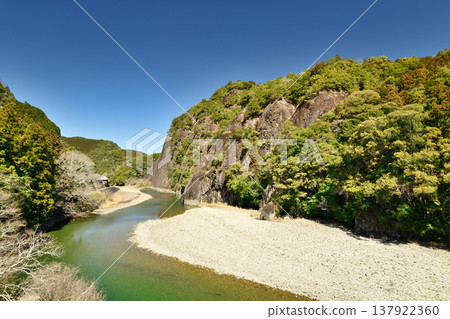 Monolithic Rock, Kozagawa River (Nationally Designated Natural Monument) [Kozagawa Town, Wakayama Prefecture] 137922360