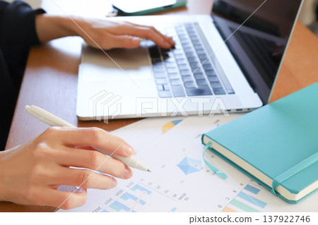 Sales materials: Business image 137922746