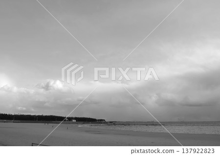 神戶海岸線綿延寧靜的沙灘。 137922823