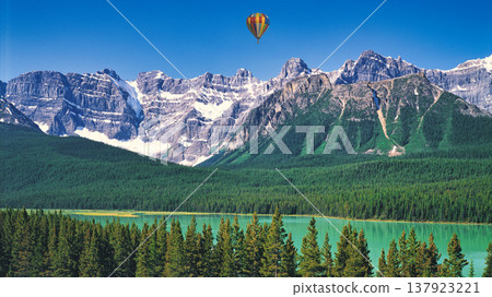 加拿大洛磯山脈的美麗景色 加拿大洛磯山脈的美麗景色 137923221