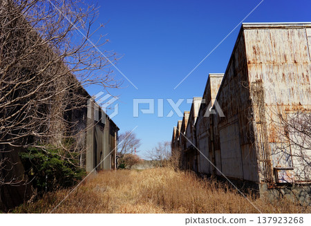 The remains of former naval warehouses in the Yokosuka/Taura district (the road between the former Third Torpedo Depot and the former weapons repair shop) 137923268