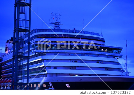 威士特丹號郵輪等待啟航 威士特丹號郵輪等待啟航 137923382