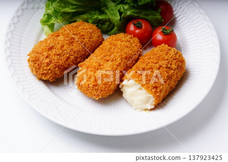 Crab cream croquette 137923425