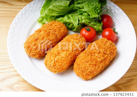 Crab cream croquette 137923431