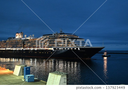 The cruise ship Westerdam departs from Miyako. The cruise ship Westerdam departs from Miyako. 137923449