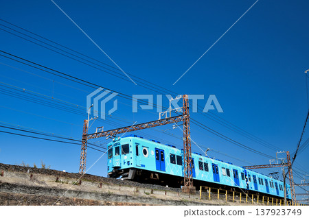 The "Auspicious Train" running near Wakayama City Station [Wakayama City, Wakayama Prefecture] 137923749