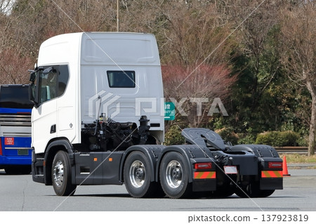 tractor head tractor head 137923819