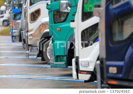 卡車排隊 卡車排隊 137924565