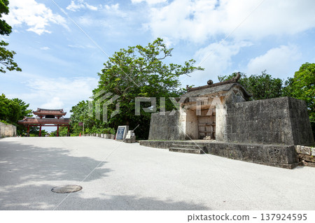 首里城、園比岩禦瀧石門、守禮門 首里城、園比岩禦瀧石門、守禮門 137924595