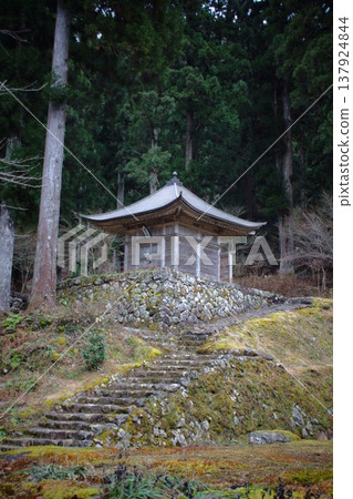 Hakusan Nagataki Shrine, Yakushido Hall 137924844