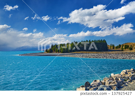 Lake Pukaki and Southern Alps in New Zealand Lake Pukaki and Southern Alps in New Zealand 137925427