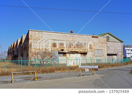 橫須賀市田浦地區至今仍保留著一座前海軍武器修理廠。 137925489