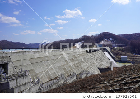 Viewing the Atsuhoro Dam from the right bank 137925501