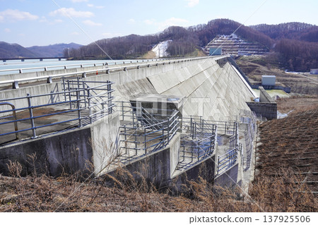 Viewing the Atsuhoro Dam from the right bank 137925506