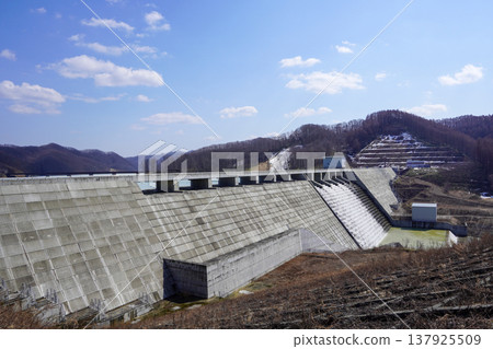 Viewing the Atsuhoro Dam from the right bank 137925509