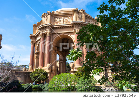 Palace of Fine Arts surrounded by greenery in San Francisco, USA 137925549