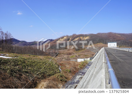Viewing the Atsuhoro Dam from the left bank. Viewing the Atsuhoro Dam from the left bank. 137925804