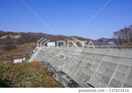 Viewing the Atsuhoro Dam from the left bank. Viewing the Atsuhoro Dam from the left bank. 137925810