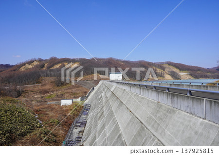 Viewing the Atsuhoro Dam from the left bank. Viewing the Atsuhoro Dam from the left bank. 137925815