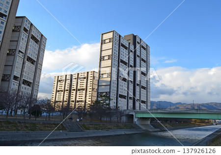 蘆屋濱住宅區的建築群構成了一幅住宅城市景觀圖。 蘆屋濱住宅區的建築群構成了一幅住宅城市景觀圖。 137926126