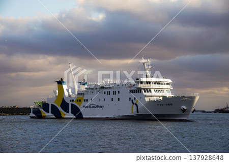 A scene of the ferry Amapola entering Kafuka Port on Rebun Island in winter. A scene of the ferry Amapola entering Kafuka Port on Rebun Island in winter. 137928648