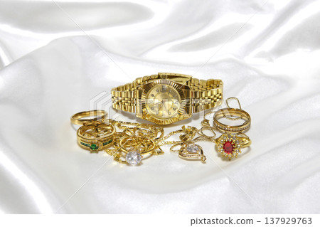 Luxury watch and jewelry buying service image 137929763