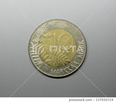 1993 年芬蘭發行的 10 馬克硬幣（雙金屬硬幣），就在歐元發行之前。 137930724