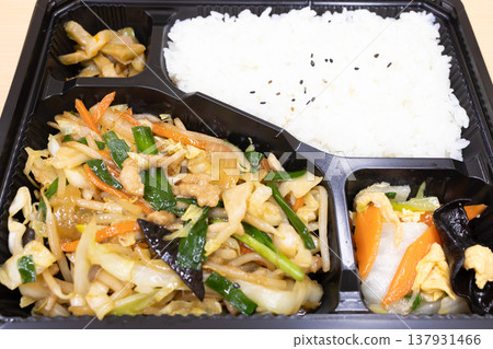 Delicious Chinese bento, stir-fried meat and vegetables bento 137931466