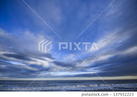 Beautiful sea and sky Beautiful sea and sky 137932223