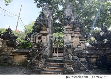 Bali Uluwatu Temple 137932958