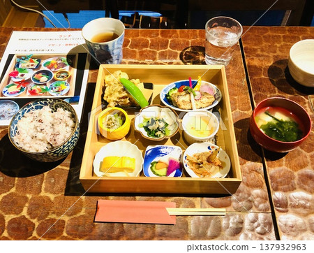 The vibrant colors blooming in the empty spaces reflect the season—a moment of Japanese tranquility. 137932963