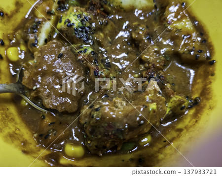 肉量豐富的咖哩 肉量豐富的咖哩 137933721