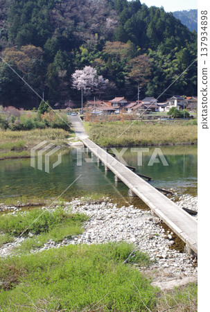 從秋田町保土原聚落看到的橋樑景觀。 137934898