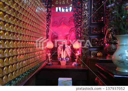 Temple 137937052