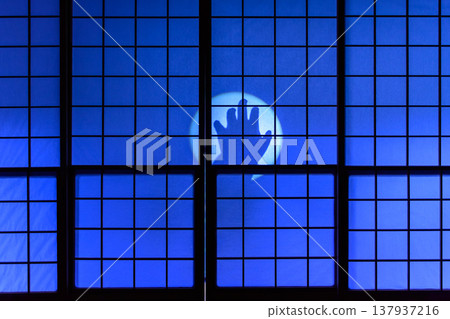 透過障子門可以看到藍光和一隻手 137937216