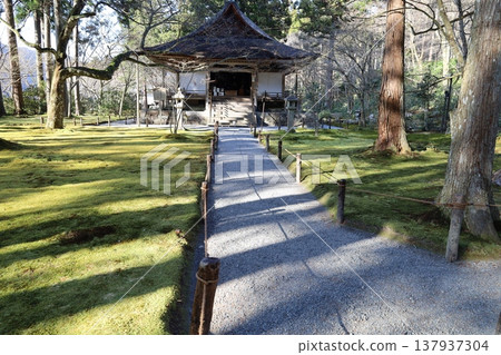 京都大原三千院的參道景色。 京都大原三千院的參道景色。 137937304