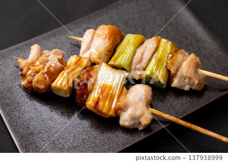 美味的烤雞肉串 美味的烤雞肉串 137938999