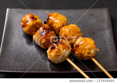 美味的烤雞肉丸 137939484