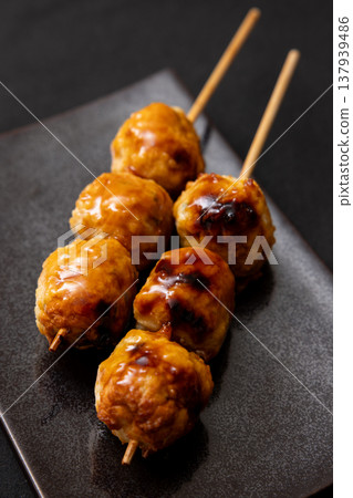 美味的烤雞肉丸 137939486