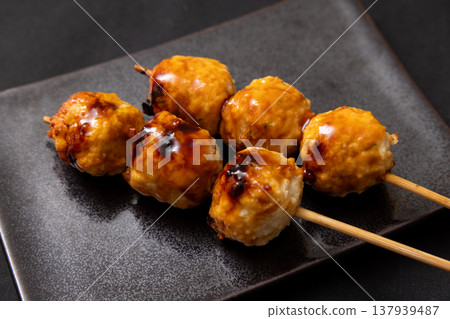 美味的烤雞肉丸 美味的烤雞肉丸 137939487